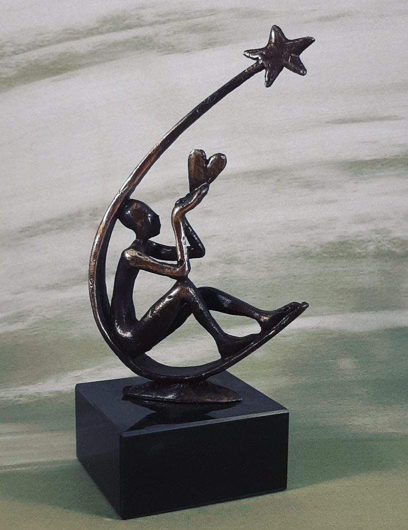 Kusjes naar de hemel, verbronsd beeld, kleine oplage, nieuwe collectie